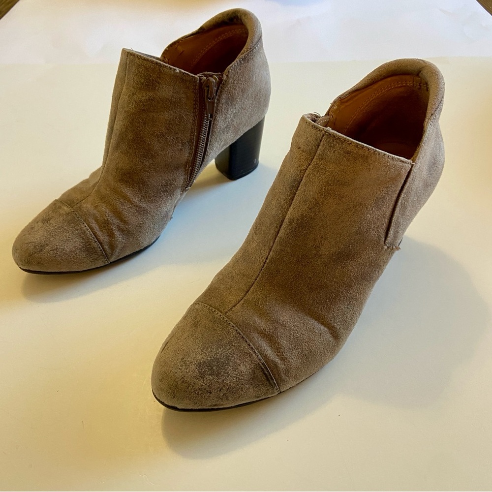 NATURALIZER Zaire womens taupe suede ankle booties 6 western festival cowgirl‎